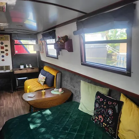 Hotel Comfy Canal Boat In Little Venice By Paddington For Family & Friends